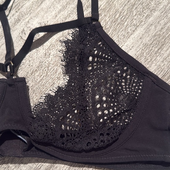 Elegant Black Lace Bralette - Picture 3 of 14
